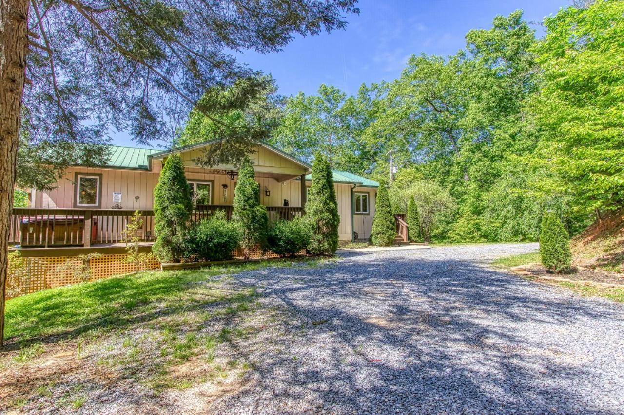 Memorable "Deer & Doe" By Honeybearcabins 4Br 3Ba, Mountain View Deck, Farmhouse Decor, Fireplace, 3 Acres Sevierville Esterno foto